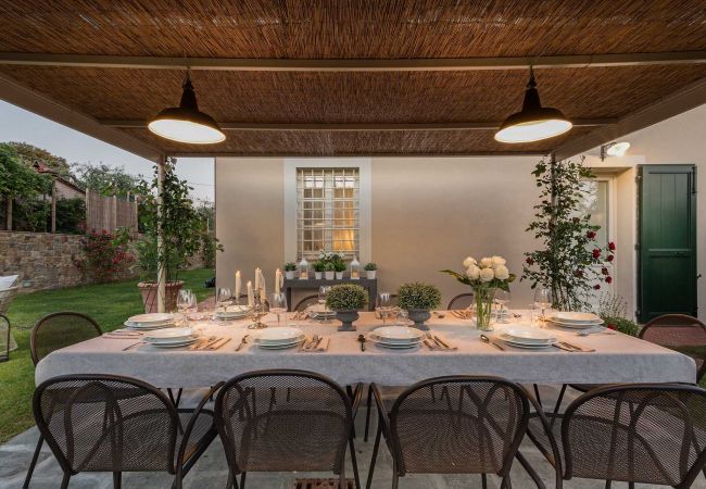 Villa em Lucca - A/C Villa with Amazing Views, SPA & Private Pool  Villa em Lucca - A/C Villa with Amazing Views, SPA & Private Pool