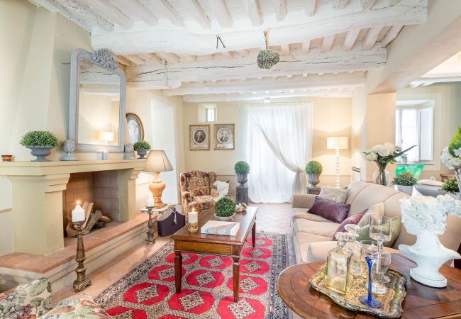 Villa em Lucca - A/C Villa with Amazing Views, SPA & Private Pool  Villa em Lucca - A/C Villa with Amazing Views, SPA & Private Pool