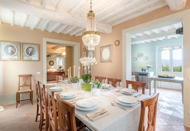 Villa em Lucca - A/C Villa with Amazing Views, SPA & Private Pool  Villa em Lucca - A/C Villa with Amazing Views, SPA & Private Pool