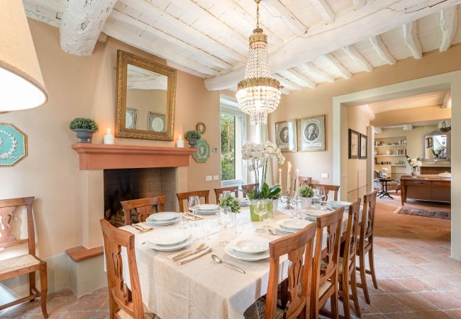 Villa em Lucca - A/C Villa with Amazing Views, SPA & Private Pool  Villa em Lucca - A/C Villa with Amazing Views, SPA & Private Pool