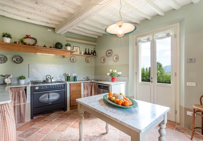 Villa em Lucca - A/C Villa with Amazing Views, SPA & Private Pool  Villa em Lucca - A/C Villa with Amazing Views, SPA & Private Pool