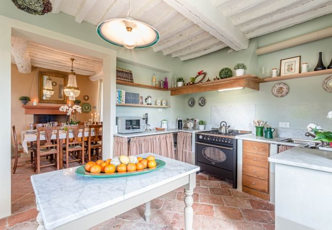 Villa em Lucca - A/C Villa with Amazing Views, SPA & Private Pool  Villa em Lucca - A/C Villa with Amazing Views, SPA & Private Pool