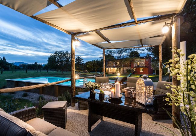 Villa em Monte San quirico - A Romantic Farmhouse with Pool in 10 mins walk away from the Walls of Lucca Villa em Monte San quirico - A Romantic Farmhouse with Pool in 10 mins walk away from the Walls of Lucca