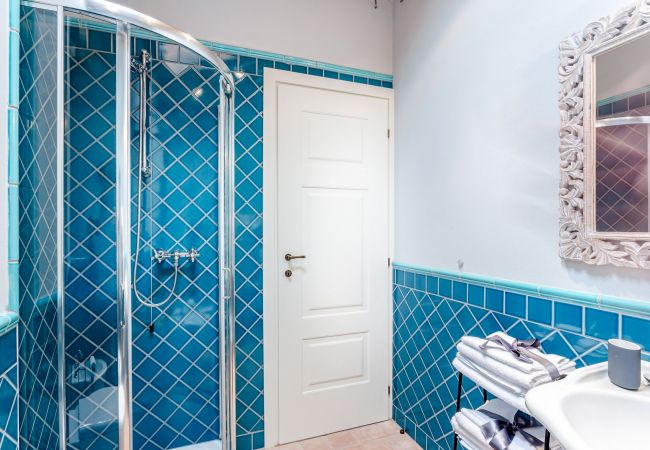 Villa em Monte San quirico - A Romantic Farmhouse with Pool in 10 mins walk away from the Walls of Lucca Villa em Monte San quirico - A Romantic Farmhouse with Pool in 10 mins walk away from the Walls of Lucca