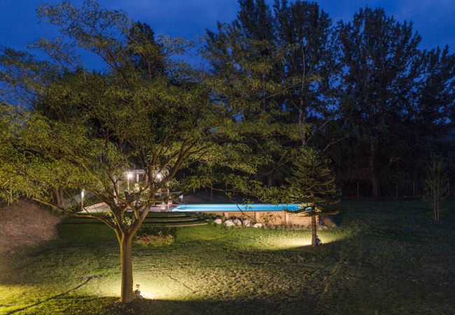 Villa em Monte San quirico - A Romantic Farmhouse with Pool in 10 mins walk away from the Walls of Lucca Villa em Monte San quirico - A Romantic Farmhouse with Pool in 10 mins walk away from the Walls of Lucca
