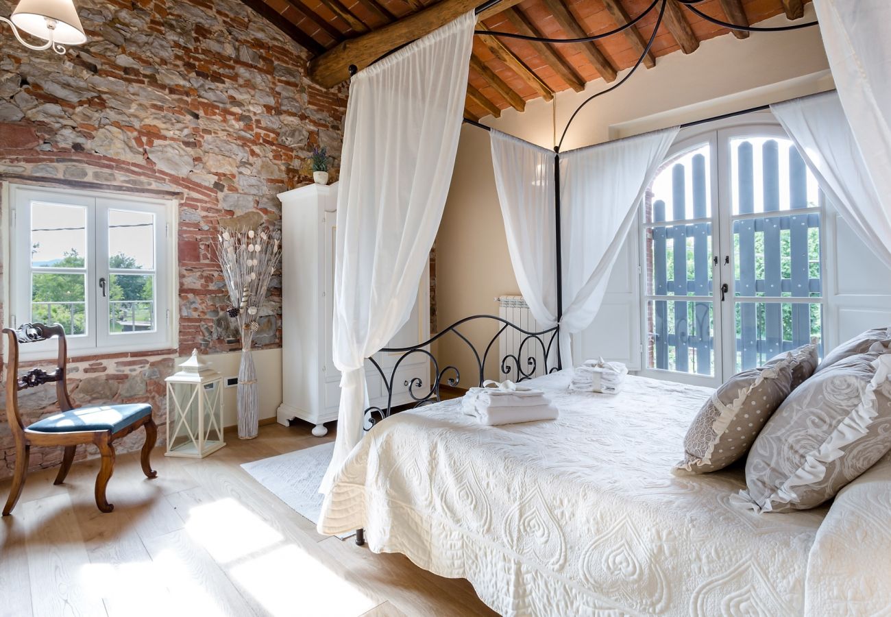 Villa em Monte San quirico - A Romantic Farmhouse with Pool in 10 mins walk away from the Walls of Lucca Villa em Monte San quirico - A Romantic Farmhouse with Pool in 10 mins walk away from the Walls of Lucca