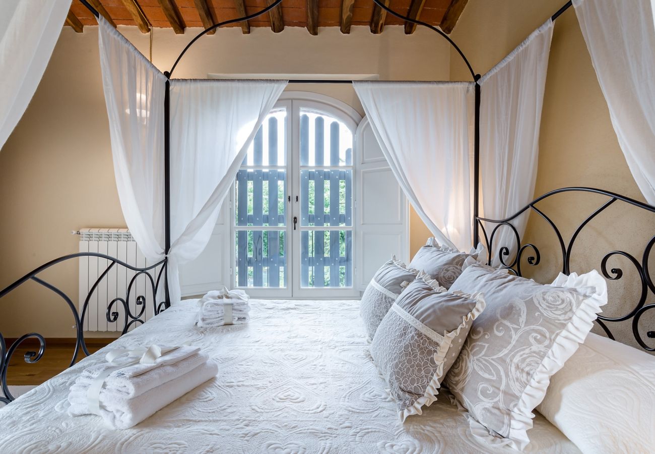 Villa em Monte San quirico - A Romantic Farmhouse with Pool in 10 mins walk away from the Walls of Lucca Villa em Monte San quirico - A Romantic Farmhouse with Pool in 10 mins walk away from the Walls of Lucca