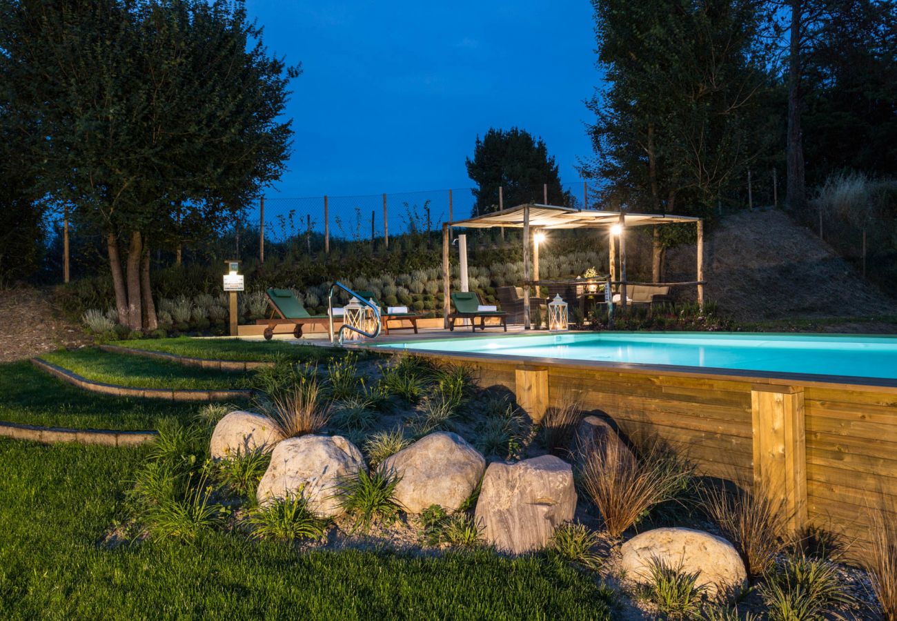 Villa em Monte San quirico - A Romantic Farmhouse with Pool in 10 mins walk away from the Walls of Lucca Villa em Monte San quirico - A Romantic Farmhouse with Pool in 10 mins walk away from the Walls of Lucca