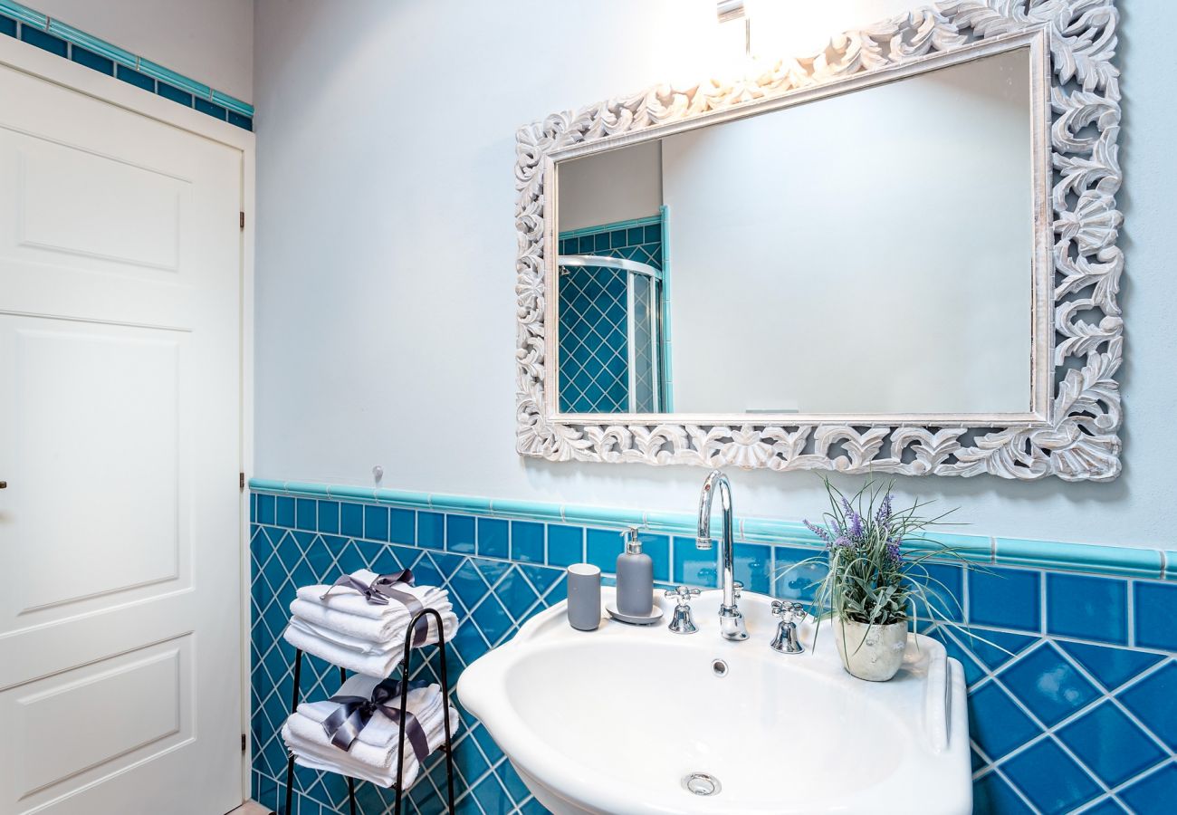 Villa em Monte San quirico - A Romantic Farmhouse with Pool in 10 mins walk away from the Walls of Lucca Villa em Monte San quirico - A Romantic Farmhouse with Pool in 10 mins walk away from the Walls of Lucca