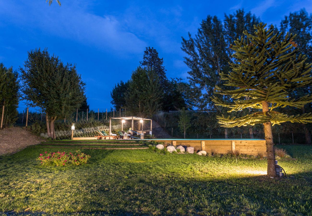 Villa em Monte San quirico - A Romantic Farmhouse with Pool in 10 mins walk away from the Walls of Lucca Villa em Monte San quirico - A Romantic Farmhouse with Pool in 10 mins walk away from the Walls of Lucca