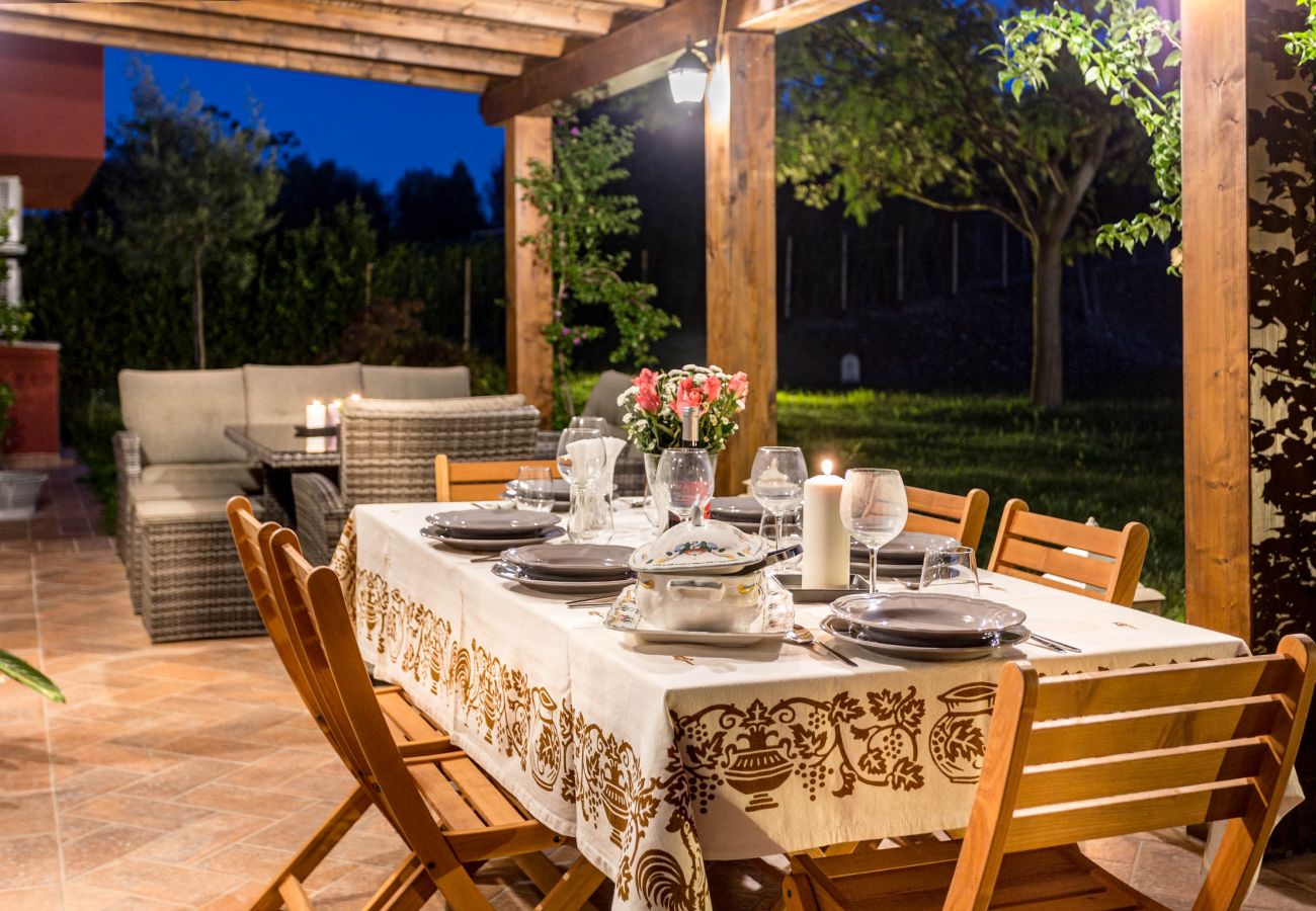 Villa em Monte San quirico - A Romantic Farmhouse with Pool in 10 mins walk away from the Walls of Lucca Villa em Monte San quirico - A Romantic Farmhouse with Pool in 10 mins walk away from the Walls of Lucca