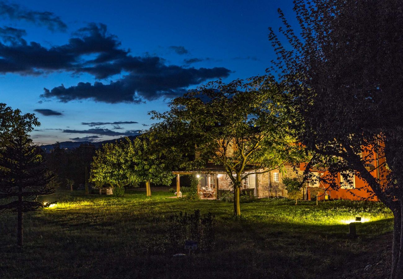 Villa em Monte San quirico - A Romantic Farmhouse with Pool in 10 mins walk away from the Walls of Lucca Villa em Monte San quirico - A Romantic Farmhouse with Pool in 10 mins walk away from the Walls of Lucca