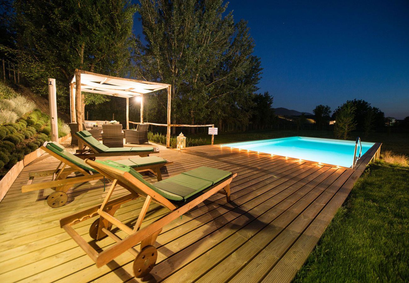 Villa em Monte San quirico - A Romantic Farmhouse with Pool in 10 mins walk away from the Walls of Lucca Villa em Monte San quirico - A Romantic Farmhouse with Pool in 10 mins walk away from the Walls of Lucca