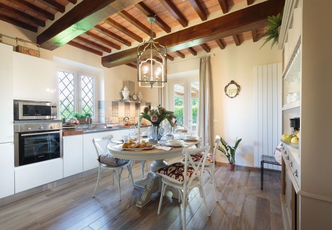 Villa em Capannori - VILLA PEMOLA a Luxury Farmhouse with Garden and bikes in Lucca Town Villa em Capannori - VILLA PEMOLA a Luxury Farmhouse with Garden and bikes in Lucca Town