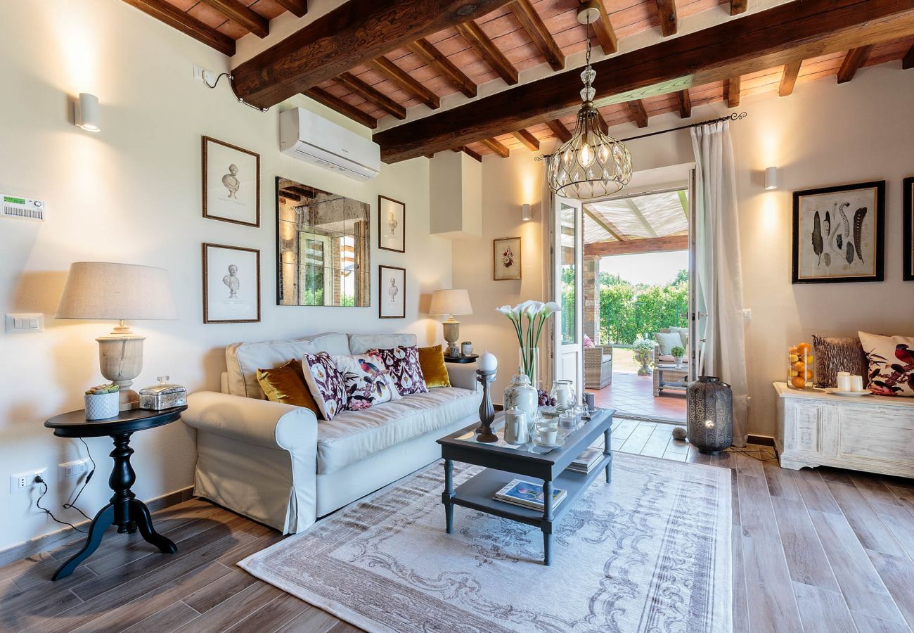 Villa em Capannori - VILLA PEMOLA a Luxury Farmhouse with Garden and bikes in Lucca Town Villa em Capannori - VILLA PEMOLA a Luxury Farmhouse with Garden and bikes in Lucca Town