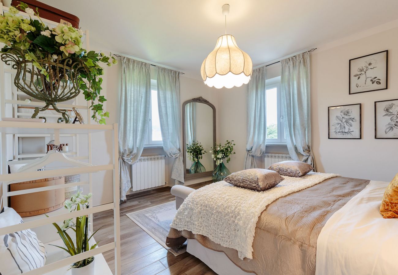 Villa em Capannori - VILLA PEMOLA a Luxury Farmhouse with Garden and bikes in Lucca Town Villa em Capannori - VILLA PEMOLA a Luxury Farmhouse with Garden and bikes in Lucca Town