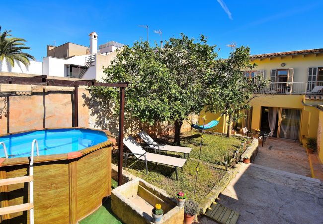 Casa em Muro - Casa de Pueblo 015 con piscina privada, jardín, terraza, barbacoa y WiFi