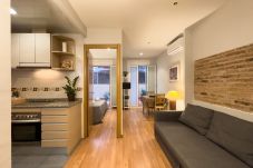 Apartamento em Barcelona - Bonito apartamento restaurado para alugar em Barcelona com terraço privado