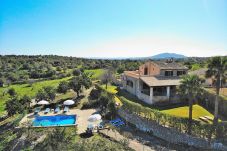 Villa em Selva - Cantabou 014 magnífica finca con piscina privada, gran jardín, barbacoa y aire acondicionado