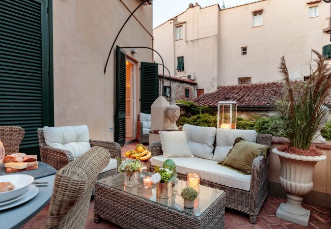 Apartamento em Lucca - The Most Central Terrace inside the Walls of Lucca Apartamento em Lucca - The Most Central Terrace inside the Walls of Lucca