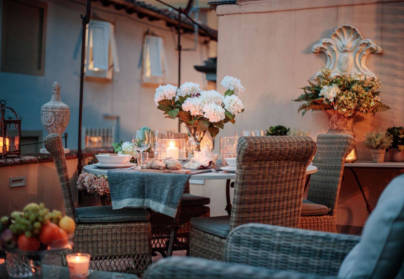 Apartamento em Lucca - The Most Central Terrace inside the Walls of Lucca Apartamento em Lucca - The Most Central Terrace inside the Walls of Lucca