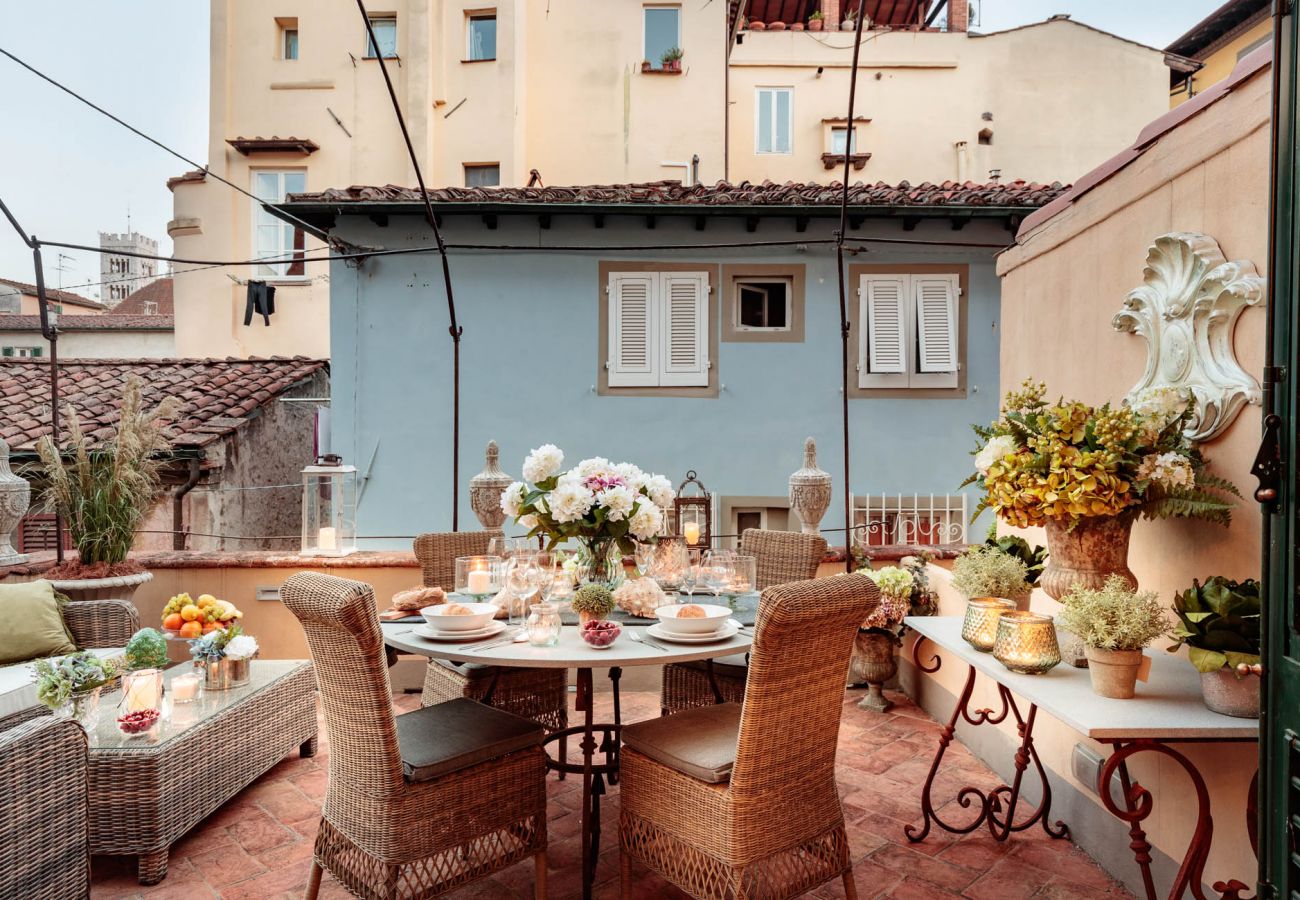 Apartamento em Lucca - The Most Central Terrace inside the Walls of Lucca Apartamento em Lucca - The Most Central Terrace inside the Walls of Lucca