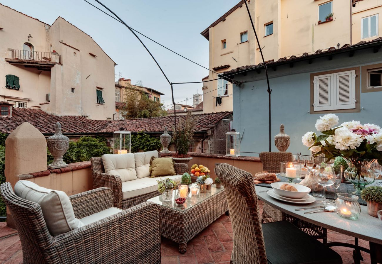 Apartamento em Lucca - The Most Central Terrace inside the Walls of Lucca Apartamento em Lucca - The Most Central Terrace inside the Walls of Lucca
