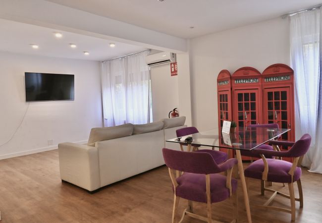 Apartamento em Madrid - MADRID RIO - PALACIO REAL- HOSPITAL 12 OCTUBRE -3 ROOMS - 2 BATHROOMS