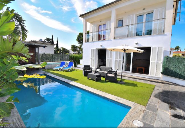 Casa geminada em Playa de Muro - Siulador 107 fantástica villa con piscina privada, terraza, mesa de billar, ping pong y aire acondicionado