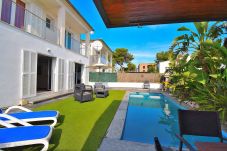 Casa geminada em Playa de Muro - Siulador 107 fantástica villa con piscina privada, terraza, mesa de billar, ping pong y aire acondicionado