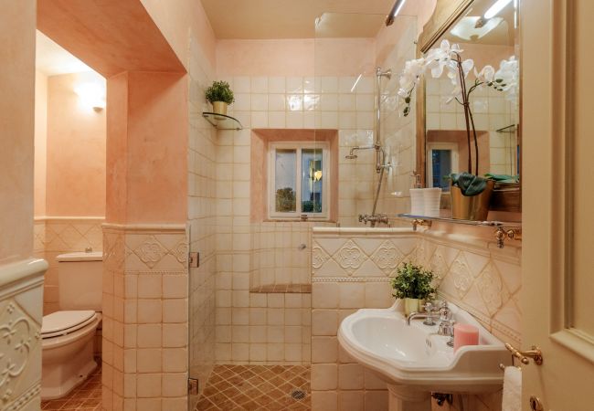 Apartamento em Lucca - CASA KATHY: Smart and Convenient Luxury 2 Bedrooms Apartment inside the City Walls Apartamento em Lucca - CASA KATHY: Smart and Convenient Luxury 2 Bedrooms Apartment inside the City Walls