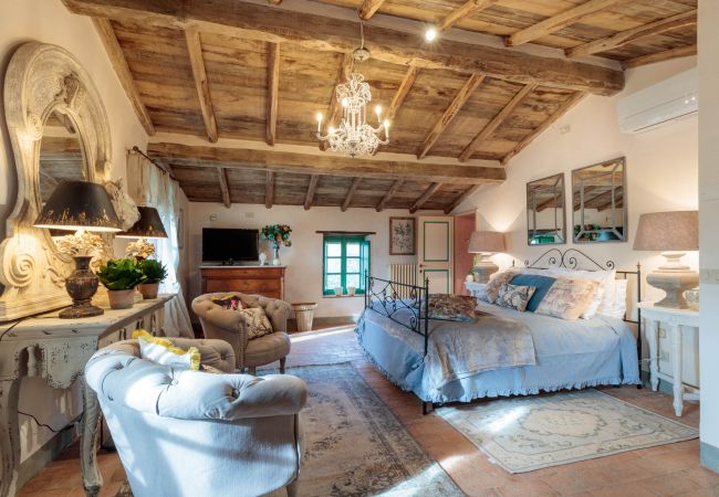 Villa em Lucca - Villa Gufo The Place to Be. Panoramic Private Pool with a Lucca View and Private Tennis Court Villa em Lucca - Villa Gufo The Place to Be. Panoramic Private Pool with a Lucca View and Private Tennis Court