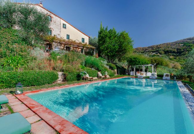 Villa em Lucca - Villa Gufo The Place to Be. Panoramic Private Pool with a Lucca View and Private Tennis Court Villa em Lucca - Villa Gufo The Place to Be. Panoramic Private Pool with a Lucca View and Private Tennis Court
