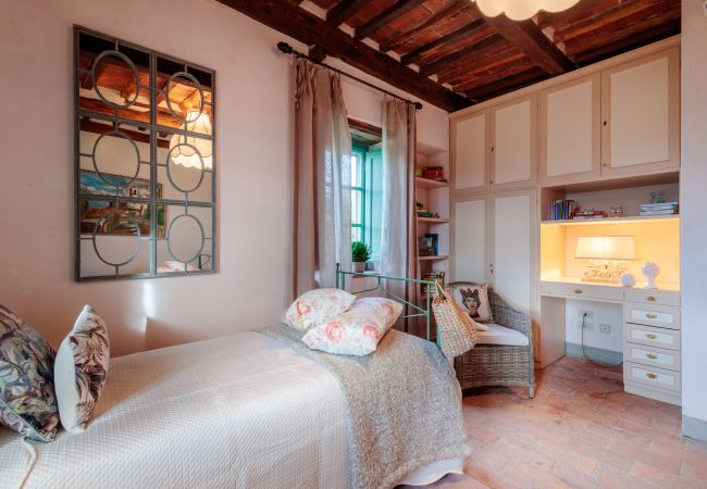 Villa em Lucca - Villa Gufo The Place to Be. Panoramic Private Pool with a Lucca View and Private Tennis Court Villa em Lucca - Villa Gufo The Place to Be. Panoramic Private Pool with a Lucca View and Private Tennis Court