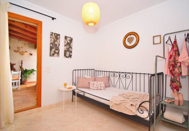 Casa em Muro - Ca Ses Nines 003 fantástica casa de pueblo con terraza, barbacoa, aire acondicionado y WiFi Casa em Muro - Ca Ses Nines 003 fantástica casa de pueblo con terraza, barbacoa, aire acondicionado y WiFi