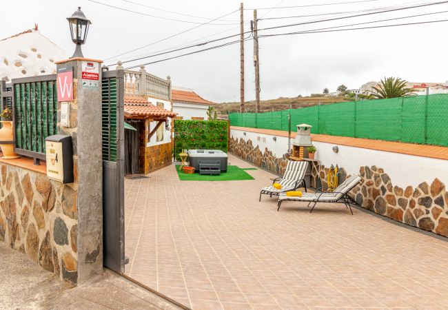 Casa em Moya - Mari House With Jacuzzi and BBQ by CanariasGetaway Casa em Moya - Mari House With Jacuzzi and BBQ by CanariasGetaway