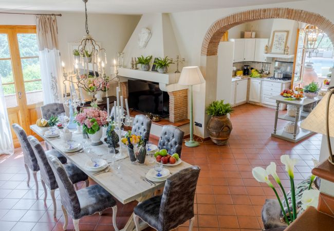 Villa em Lucca - VILLA ARSINA, Modern Italian Tradition. Private Pool Villa em Lucca - VILLA ARSINA, Modern Italian Tradition. Private Pool