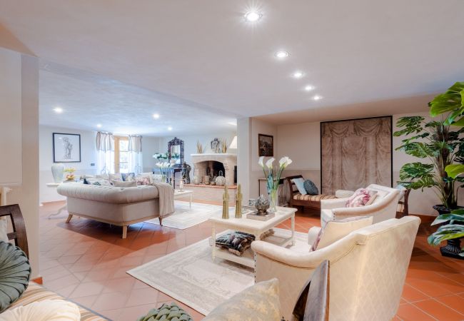 Villa em Lucca - VILLA ARSINA, Modern Italian Tradition. Private Pool Villa em Lucca - VILLA ARSINA, Modern Italian Tradition. Private Pool