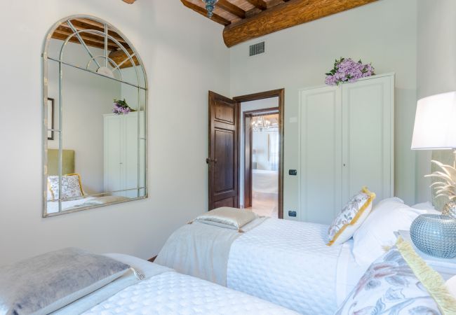 Villa em Lucca - VILLA ARSINA, Modern Italian Tradition. Private Pool Villa em Lucca - VILLA ARSINA, Modern Italian Tradition. Private Pool