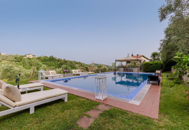 Villa em Lucca - VILLA ARSINA, Modern Italian Tradition. Private Pool Villa em Lucca - VILLA ARSINA, Modern Italian Tradition. Private Pool