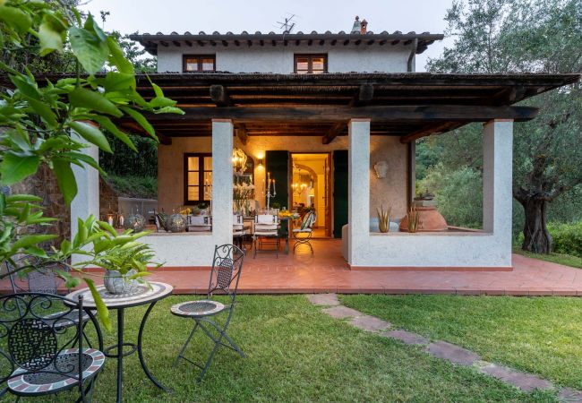 Villa em Lucca - VILLA ARSINA, Modern Italian Tradition. Private Pool Villa em Lucca - VILLA ARSINA, Modern Italian Tradition. Private Pool