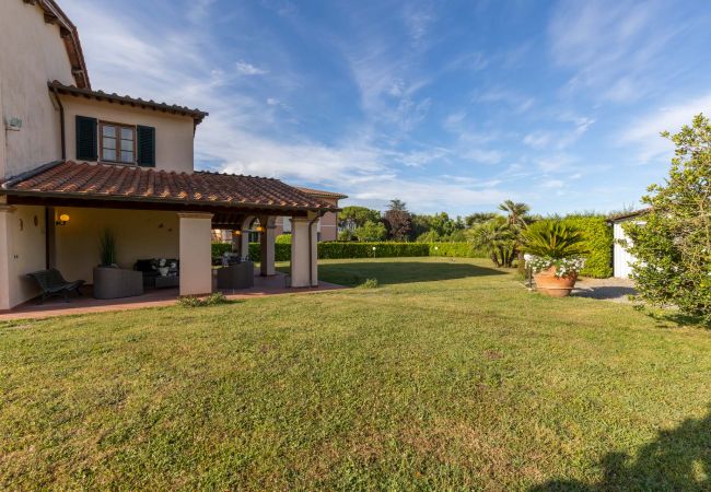 Villa em Lucca - Nonna Bianca, a Genuine Farmhouse in Sant'Alessio, Lucca Villa em Lucca - Nonna Bianca, a Genuine Farmhouse in Sant'Alessio, Lucca