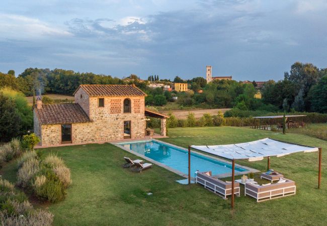 Villa em Orentano - IL CONTE Luxury Tuscany 3 bedrooms Farmhouse Villa with Private Pool and SPA in Orentano