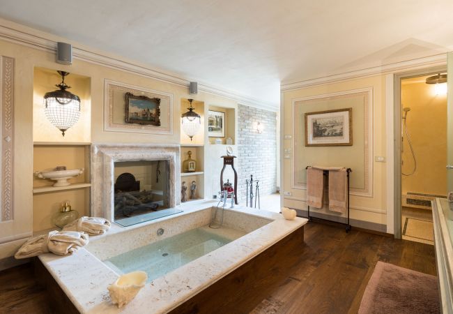 Villa em Lucca - Luxury Wine Estate Villa Framed Among Lucca' Hills Villa em Lucca - Luxury Wine Estate Villa Framed Among Lucca' Hills