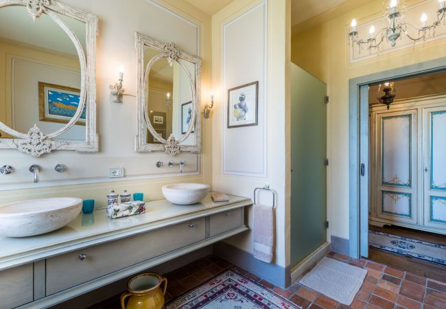 Villa em Lucca - Luxury Wine Estate Villa Framed Among Lucca' Hills Villa em Lucca - Luxury Wine Estate Villa Framed Among Lucca' Hills