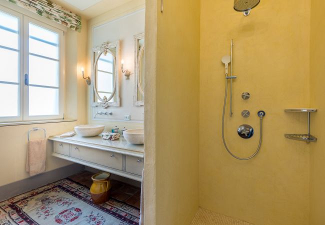 Villa em Lucca - Luxury Wine Estate Villa Framed Among Lucca' Hills Villa em Lucca - Luxury Wine Estate Villa Framed Among Lucca' Hills