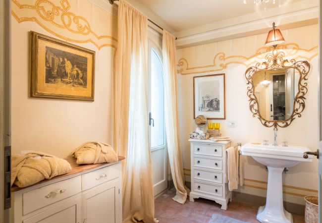 Villa em Lucca - Luxury Wine Estate Villa Framed Among Lucca' Hills Villa em Lucca - Luxury Wine Estate Villa Framed Among Lucca' Hills