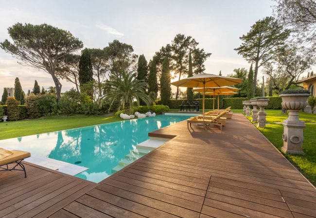 Villa em Lucca - Luxury Wine Estate Villa Framed Among Lucca' Hills Villa em Lucca - Luxury Wine Estate Villa Framed Among Lucca' Hills