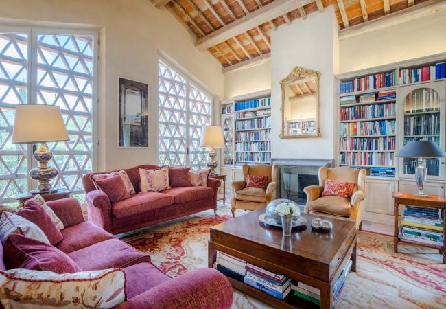 Villa em Lucca - Luxury Wine Estate Villa Framed Among Lucca' Hills Villa em Lucca - Luxury Wine Estate Villa Framed Among Lucca' Hills