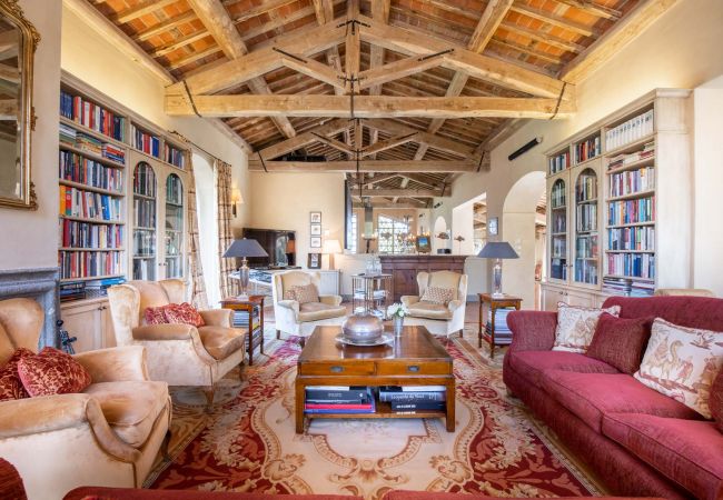 Villa em Lucca - Luxury Wine Estate Villa Framed Among Lucca' Hills Villa em Lucca - Luxury Wine Estate Villa Framed Among Lucca' Hills